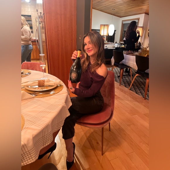 Meet your Posher, Yleana - Picture 3 of 17